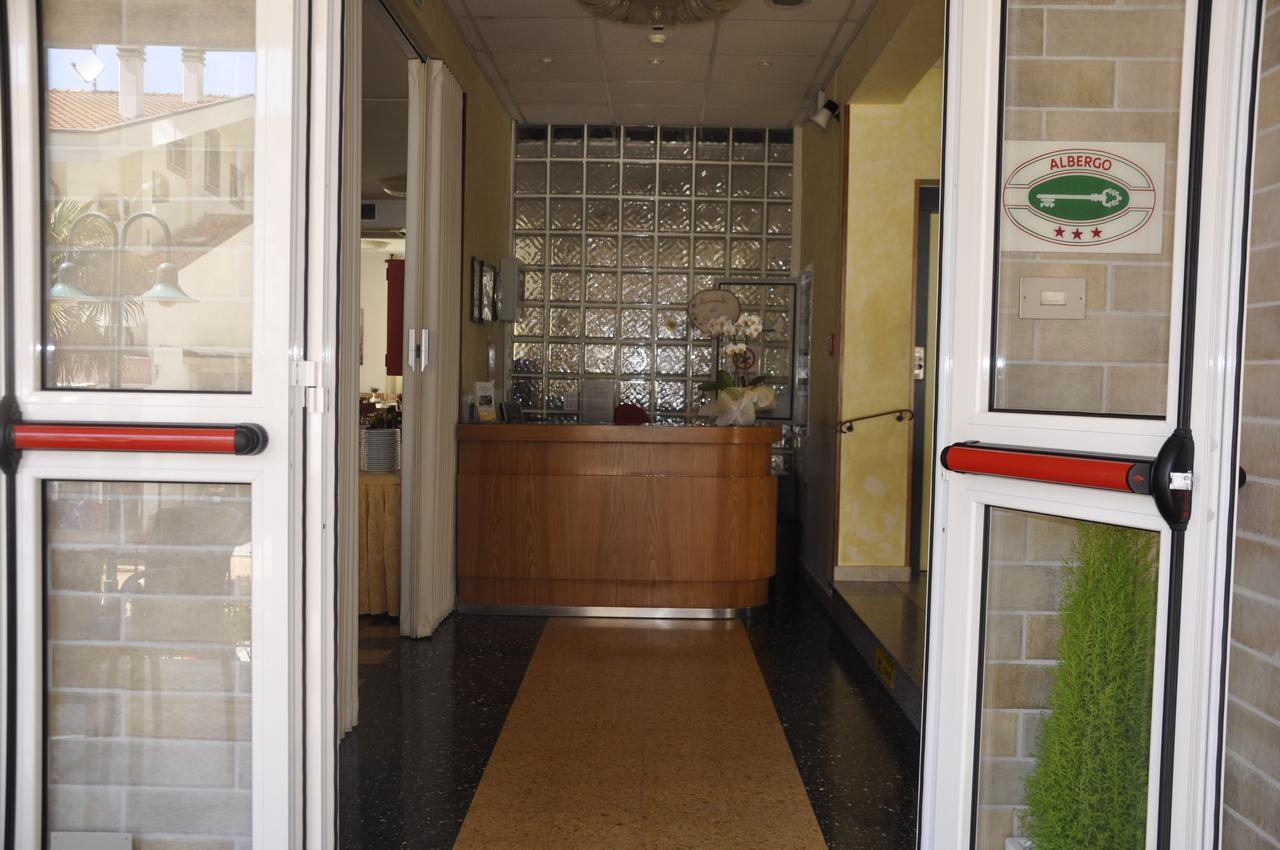 Albergo Larenzia 卡托利卡 外观 照片