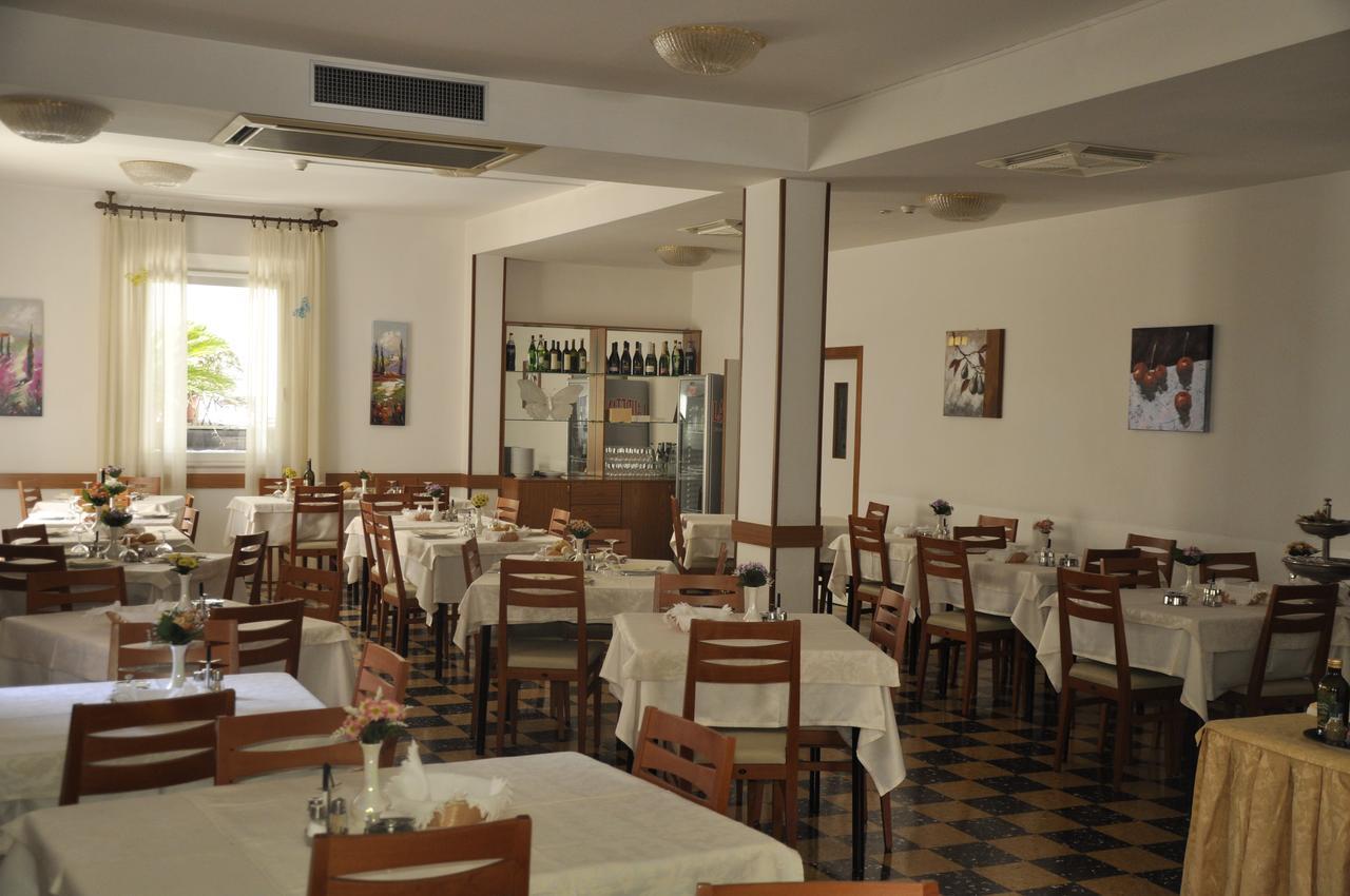 Albergo Larenzia 卡托利卡 外观 照片