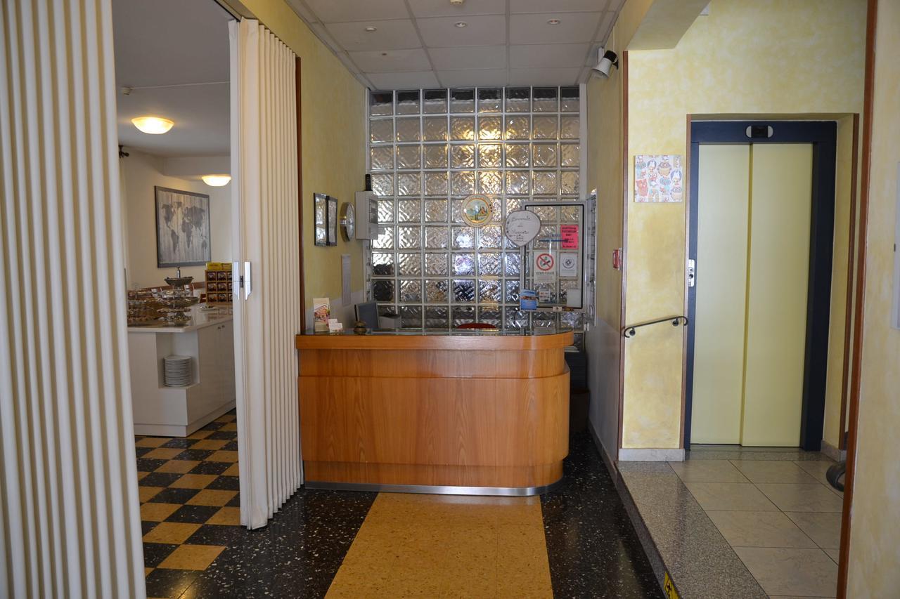 Albergo Larenzia 卡托利卡 外观 照片