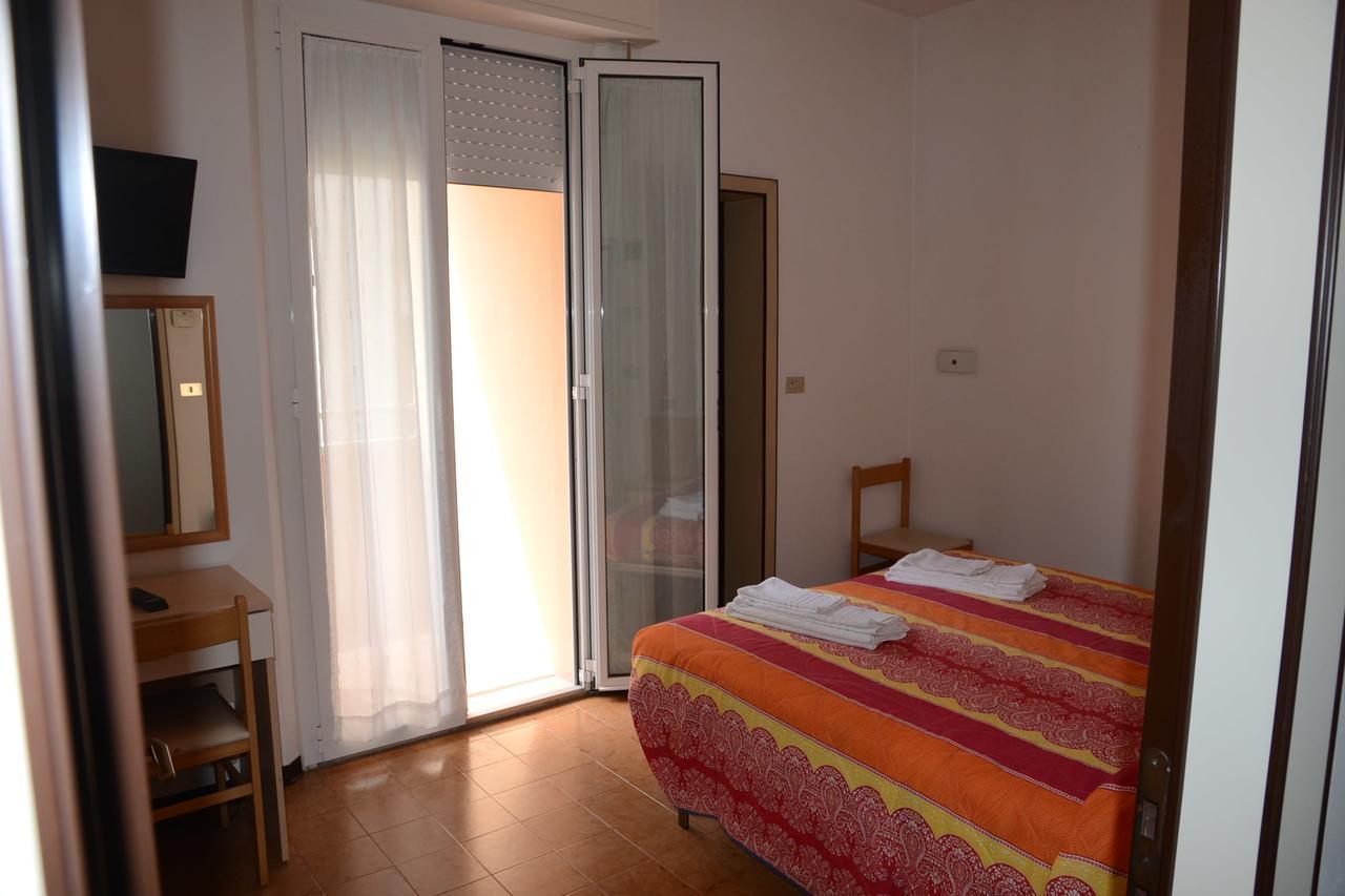 Albergo Larenzia 卡托利卡 外观 照片