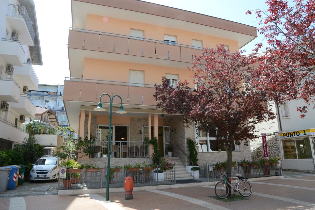 Albergo Larenzia 卡托利卡 外观 照片