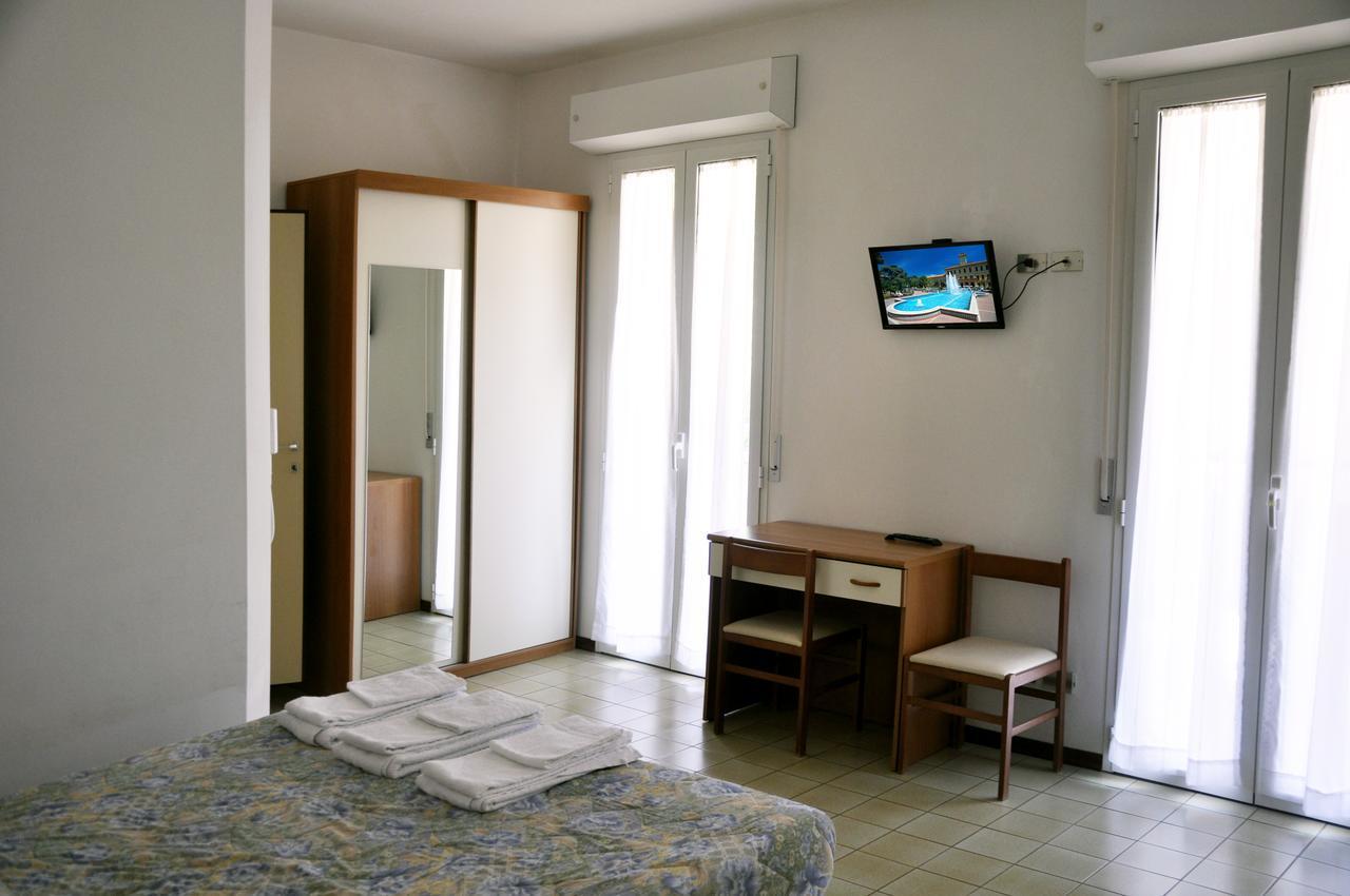 Albergo Larenzia 卡托利卡 外观 照片
